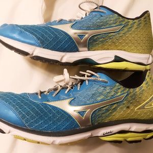 Mizuno wave rider 19 size 10.5